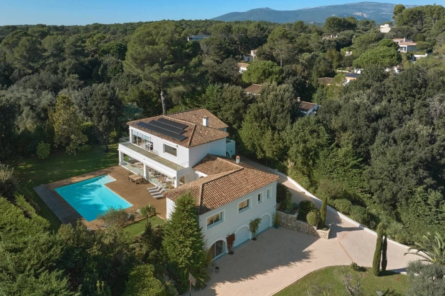 6 Bedroom(s) - 5 Bathroom(s) - 2,854m² land for sale in Alpes-Maritimes, Provence-Alpes-Côte-d'Azur, France - FrenchPropertyPortal.com Mougins, Valbonne, Grasse Area for sale for 2,990,000€ in Alpes-Maritimes, Provence-Alpes-Côte-d'Azur