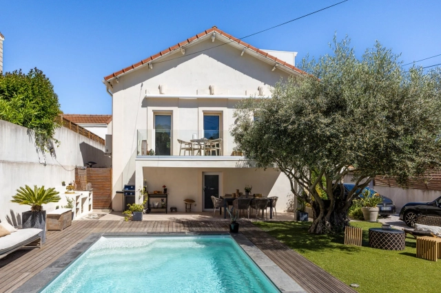 Marseille & Cote Bleu for sale for 1,260,000&euro; in Bouches-du-Rhône, Provence-Alpes-Côte-d'Azur