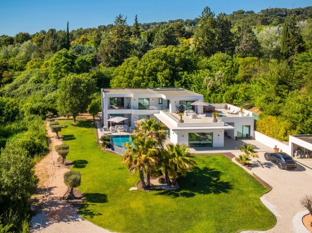 Aix en Provence Area for sale for 3,570,000&euro; in Bouches-du-Rhône, Provence-Alpes-Côte-d'Azur