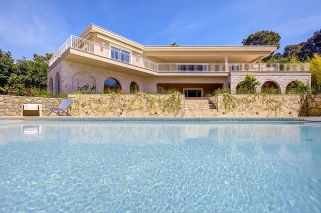 5 Bedroom(s) - 3 Bathroom(s) - 2,086m² land for sale in Alpes-Maritimes, Provence-Alpes-Côte-d'Azur, France - FrenchPropertyPortal.com Mougins, Valbonne, Grasse Area for sale for 3,937,500€ in Alpes-Maritimes, Provence-Alpes-Côte-d'Azur