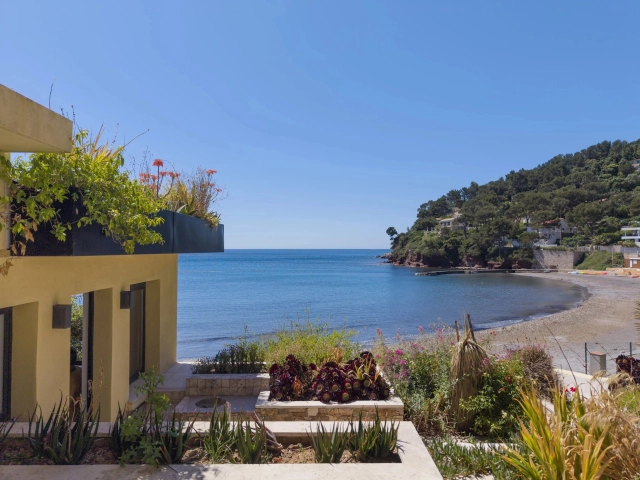 4 Bedroom(s) - 4 Bathroom(s) - 400m² land for sale in Var, Provence-Alpes-Côte-d\'Azur, France - FrenchPropertyPortal.com Provence Coast (Cassis to Cavalaire) for sale for 3,620,000€ in Var, Provence-Alpes-Côte-d\'Azur