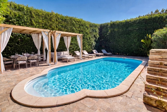 4 Bedroom(s) - 4 Bathroom(s) - 700m² land for sale in Alpes-Maritimes, Provence-Alpes-Côte-d'Azur, France - FrenchPropertyPortal.com Menton, Cap Martin Area for sale for 2,120,000€ in Alpes-Maritimes, Provence-Alpes-Côte-d'Azur
