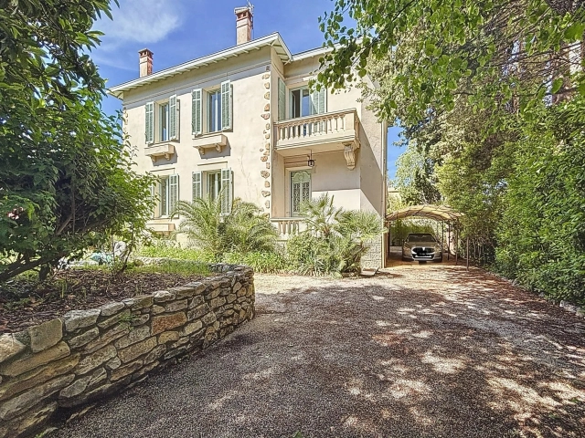 4 Bedroom(s) - 2 Bathroom(s) - 663m² land for sale in Alpes-Maritimes, Provence-Alpes-Côte-d'Azur, France - FrenchPropertyPortal.com Antibes Area for sale for 1,990,000€ in Alpes-Maritimes, Provence-Alpes-Côte-d'Azur