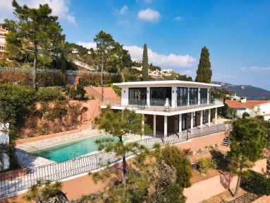 4 Bedroom(s) - 4 Bathroom(s) - 1,173m² land for sale in Var, Provence-Alpes-Côte-d\'Azur, France - FrenchPropertyPortal.com St Raphaël, Ste Maxime Area for sale for 2,890,000€ in Var, Provence-Alpes-Côte-d\'Azur