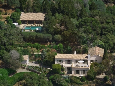 8 Bedroom(s) - 7 Bathroom(s) - 50,000m² land for sale in Var, Provence-Alpes-Côte-d\'Azur, France - FrenchPropertyPortal.com St. Tropez, Grimaud Area for sale for 5,750,000€ in Var, Provence-Alpes-Côte-d\'Azur