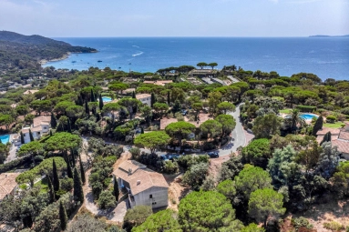 5 Bedroom(s) - 5 Bathroom(s) - 1,600m² land for sale in Var, Provence-Alpes-Côte-d\'Azur, France - FrenchPropertyPortal.com St. Tropez, Grimaud Area for sale for 1,950,000€ in Var, Provence-Alpes-Côte-d\'Azur
