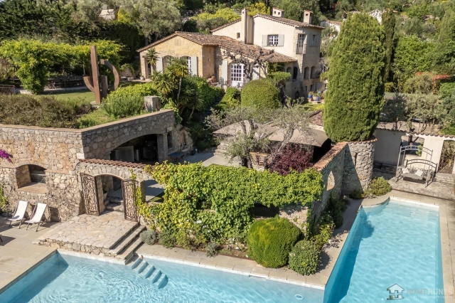 5 Bedroom(s) - 3 Bathroom(s) - 2,270m² land for sale in Alpes-Maritimes, Provence-Alpes-Côte-d'Azur, France - FrenchPropertyPortal.com Mougins, Valbonne, Grasse Area for sale for 2,590,000€ in Alpes-Maritimes, Provence-Alpes-Côte-d'Azur
