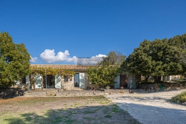 4 Bedroom(s) - 2 Bathroom(s) - 3,215m² land for sale in Vaucluse, Provence-Alpes-Côte-d\'Azur, France - FrenchPropertyPortal.com The Luberon / Vaucluse for sale for 1,750,000€ in Vaucluse, Provence-Alpes-Côte-d\'Azur