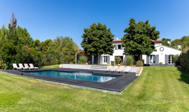 6 Bedroom(s) - 3 Bathroom(s) - 4,083m² land for sale in Bouches-du-Rhône, Provence-Alpes-Côte-d'Azur, France - FrenchPropertyPortal.com Aix en Provence Area for sale for 2,495,000€ in Bouches-du-Rhône, Provence-Alpes-Côte-d'Azur