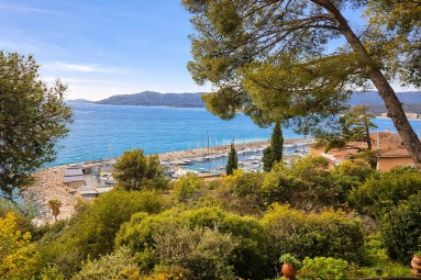 5 Bedroom(s) - 1 Bathroom(s) - 900m² land for sale in Var, Provence-Alpes-Côte-d\'Azur, France - FrenchPropertyPortal.com Provence Coast (Cassis to Cavalaire) for sale for 2,290,000€ in Var, Provence-Alpes-Côte-d\'Azur
