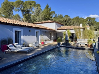 4 Bedroom(s) - 3 Bathroom(s) - 1,100m² land for sale in Bouches-du-Rhône, Provence-Alpes-Côte-d'Azur, France - FrenchPropertyPortal.com Marseille & Cote Bleu for sale for 1,085,000€ in Bouches-du-Rhône, Provence-Alpes-Côte-d'Azur