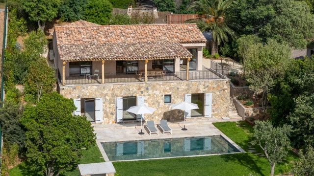 4 Bedroom(s) - 4 Bathroom(s) - 1,250m² land for sale in Var, Provence-Alpes-Côte-d\'Azur, France - FrenchPropertyPortal.com St. Tropez, Grimaud Area for sale for 2,390,000€ in Var, Provence-Alpes-Côte-d\'Azur