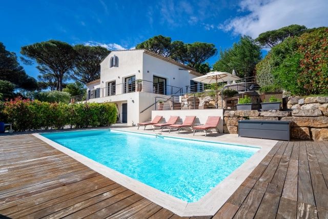 6 Bedroom(s) - 2 Bathroom(s) - 1,505m² land for sale in Var, Provence-Alpes-Côte-d\'Azur, France - FrenchPropertyPortal.com St Raphaël, Ste Maxime Area for sale for 2,370,000€ in Var, Provence-Alpes-Côte-d\'Azur