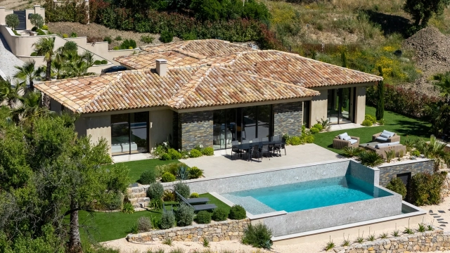 3 Bedroom(s) - 3 Bathroom(s) - 1,000m² land for sale in Var, Provence-Alpes-Côte-d\'Azur, France - FrenchPropertyPortal.com St. Tropez, Grimaud Area for sale for 2,195,000€ in Var, Provence-Alpes-Côte-d\'Azur
