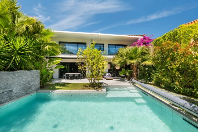 4 Bedroom(s) - 4 Bathroom(s) - 650m² land for sale in Alpes-Maritimes, Provence-Alpes-Côte-d'Azur, France - FrenchPropertyPortal.com Cannes Area for sale for 2,900,000€ in Alpes-Maritimes, Provence-Alpes-Côte-d'Azur