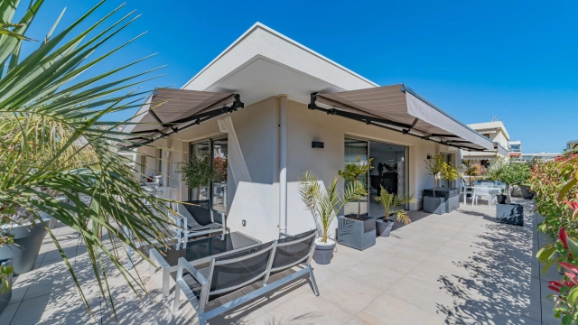 2 Bedroom(s) - 1 Bathroom(s) - 0 m² land for sale in Alpes-Maritimes, Provence-Alpes-Côte-d'Azur, France - FrenchPropertyPortal.com Cannes Area for sale for 2,390,000€ in Alpes-Maritimes, Provence-Alpes-Côte-d'Azur