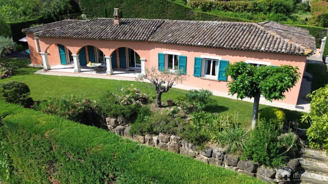 4 Bedroom(s) - 2 Bathroom(s) - 1,595m² land for sale in Alpes-Maritimes, Provence-Alpes-Côte-d'Azur, France - FrenchPropertyPortal.com Vence, St. Paul Area for sale for 1,420,000€ in Alpes-Maritimes, Provence-Alpes-Côte-d'Azur
