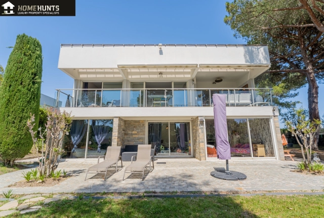 5 Bedroom(s) - 2 Bathroom(s) - 1,160m² land for sale in Alpes-Maritimes, Provence-Alpes-Côte-d'Azur, France - FrenchPropertyPortal.com Antibes Area for sale for 1,245,000€ in Alpes-Maritimes, Provence-Alpes-Côte-d'Azur