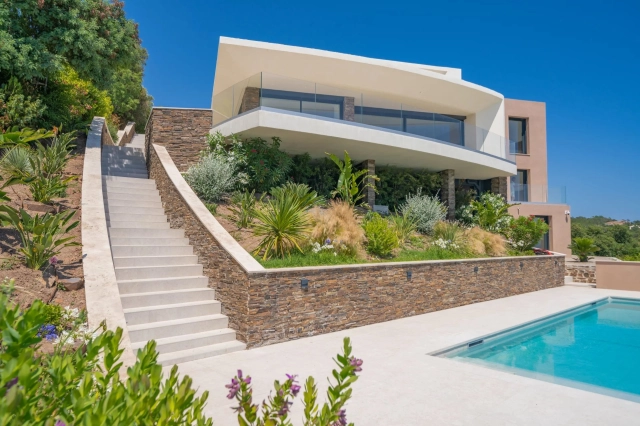 5 Bedroom(s) - 5 Bathroom(s) - 2,050m² land for sale in Var, Provence-Alpes-Côte-d\'Azur, France - FrenchPropertyPortal.com St Raphaël, Ste Maxime Area for sale for 6,100,000€ in Var, Provence-Alpes-Côte-d\'Azur
