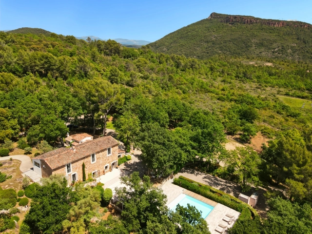 6 Bedroom(s) - 5 Bathroom(s) - 74,348m² land for sale in Var, Provence-Alpes-Côte-d\'Azur, France - FrenchPropertyPortal.com Var Countryside (Fayence, Lorgues, Cotignac) for sale for 2,800,000€ in Var, Provence-Alpes-Côte-d\'Azur