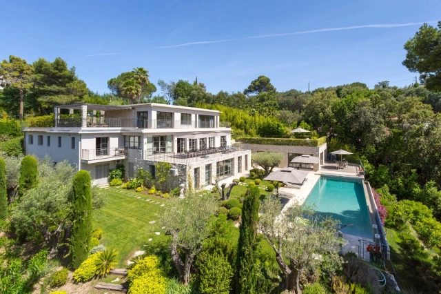 7 Bedroom(s) - 5 Bathroom(s) - 4,450m² land for sale in Alpes-Maritimes, Provence-Alpes-Côte-d'Azur, France - FrenchPropertyPortal.com Cannes Area for sale for 13,900,000€ in Alpes-Maritimes, Provence-Alpes-Côte-d'Azur
