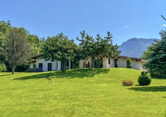 ANNECY / AIX LES BAINS for sale for 960,000&euro; in Haute-Savoie, Rhône-Alpes