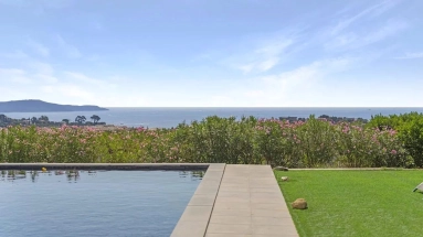 4 Bedroom(s) - 3 Bathroom(s) - 1,600m² land for sale in Var, Provence-Alpes-Côte-d\'Azur, France - FrenchPropertyPortal.com Provence Coast (Cassis to Cavalaire) for sale for 1,690,000€ in Var, Provence-Alpes-Côte-d\'Azur
