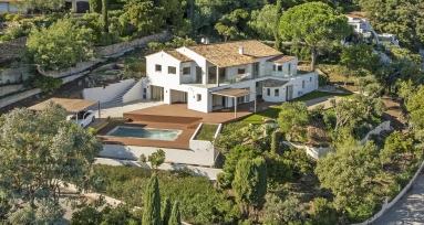 5 Bedroom(s) - 5 Bathroom(s) - 1,900m² land for sale in Var, Provence-Alpes-Côte-d\'Azur, France - FrenchPropertyPortal.com Provence Coast (Cassis to Cavalaire) for sale for 2,990,000€ in Var, Provence-Alpes-Côte-d\'Azur
