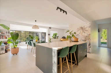 5 Bedroom(s) - 2 Bathroom(s) - 1,989m² land for sale in Bouches-du-Rhône, Provence-Alpes-Côte-d'Azur, France - FrenchPropertyPortal.com Aix en Provence Area for sale for 950,000€ in Bouches-du-Rhône, Provence-Alpes-Côte-d'Azur