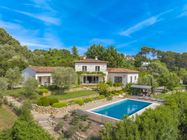 4 Bedroom(s) - 4 Bathroom(s) - 3,000m² land for sale in Alpes-Maritimes, Provence-Alpes-Côte-d'Azur, France - FrenchPropertyPortal.com Mougins, Valbonne, Grasse Area for sale for 2,800,000€ in Alpes-Maritimes, Provence-Alpes-Côte-d'Azur