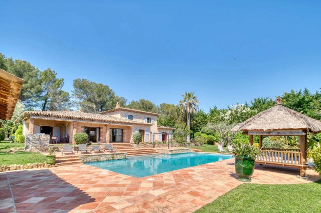 6 Bedroom(s) - 5 Bathroom(s) - 8,397m² land for sale in Alpes-Maritimes, Provence-Alpes-Côte-d'Azur, France - FrenchPropertyPortal.com Mougins, Valbonne, Grasse Area for sale for 2,250,000€ in Alpes-Maritimes, Provence-Alpes-Côte-d'Azur