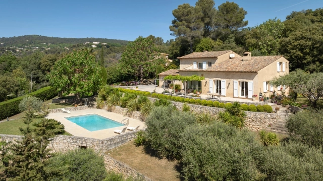 4 Bedroom(s) - 2 Bathroom(s) - 3,394m² land for sale in Alpes-Maritimes, Provence-Alpes-Côte-d'Azur, France - FrenchPropertyPortal.com Mougins, Valbonne, Grasse Area for sale for 1,095,000€ in Alpes-Maritimes, Provence-Alpes-Côte-d'Azur