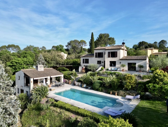 4 Bedroom(s) - 2 Bathroom(s) - 2,600m² land for sale in Alpes-Maritimes, Provence-Alpes-Côte-d'Azur, France - FrenchPropertyPortal.com Mougins, Valbonne, Grasse Area for sale for 1,845,000€ in Alpes-Maritimes, Provence-Alpes-Côte-d'Azur