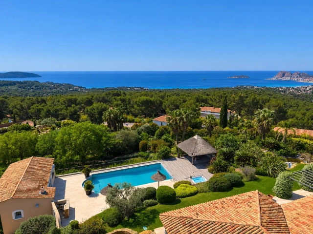 4 Bedroom(s) - 4 Bathroom(s) - 10,000m² land for sale in Bouches-du-Rhône, Provence-Alpes-Côte-d'Azur, France - FrenchPropertyPortal.com Marseille & Cote Bleu for sale for 2,830,000€ in Bouches-du-Rhône, Provence-Alpes-Côte-d'Azur