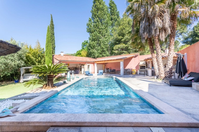 4 Bedroom(s) - 3 Bathroom(s) - 1,200m² land for sale in Bouches-du-Rhône, Provence-Alpes-Côte-d'Azur, France - FrenchPropertyPortal.com Marseille & Cote Bleu for sale for 960,000€ in Bouches-du-Rhône, Provence-Alpes-Côte-d'Azur