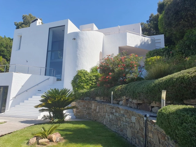 5 Bedroom(s) - 5 Bathroom(s) - 1,600m² land for sale in Var, Provence-Alpes-Côte-d\'Azur, France - FrenchPropertyPortal.com Provence Coast (Cassis to Cavalaire) for sale for 3,328,000€ in Var, Provence-Alpes-Côte-d\'Azur