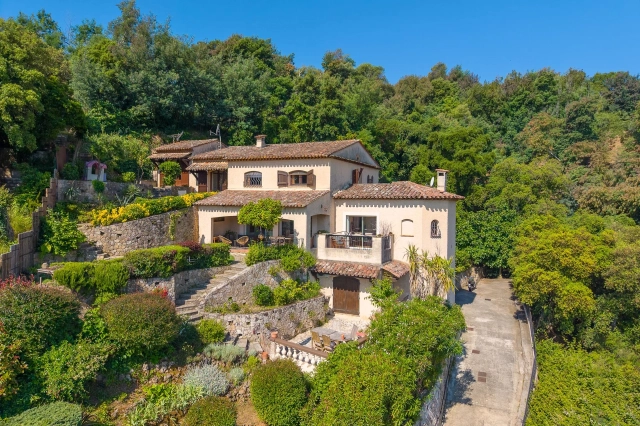 6 Bedroom(s) - 2 Bathroom(s) - 1,000m² land for sale in Alpes-Maritimes, Provence-Alpes-Côte-d'Azur, France - FrenchPropertyPortal.com Cannes Area for sale for 1,990,000€ in Alpes-Maritimes, Provence-Alpes-Côte-d'Azur