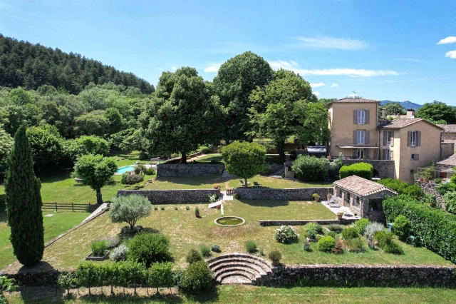 Uzes Area for sale for 1,390,000&euro; in Gard, Languedoc-Roussillon