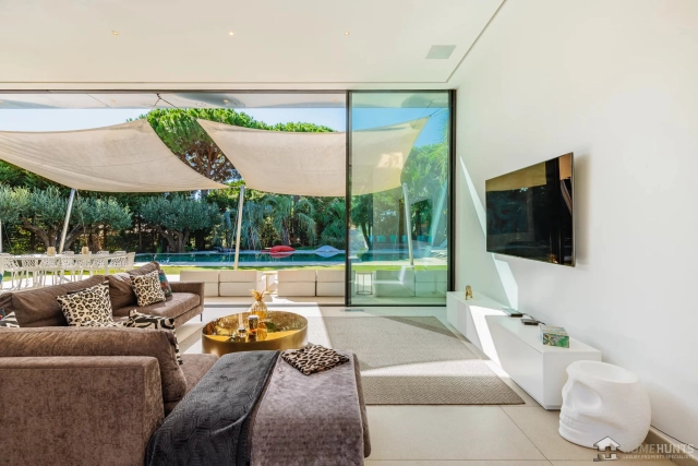 6 Bedroom(s) - 6 Bathroom(s) - 3,700m² land for sale in Var, Provence-Alpes-Côte-d\'Azur, France - FrenchPropertyPortal.com St. Tropez, Grimaud Area for sale for 6,990,000€ in Var, Provence-Alpes-Côte-d\'Azur