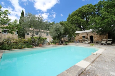 6 Bedroom(s) - 6 Bathroom(s) - 24,774m² land for sale in Vaucluse, Provence-Alpes-Côte-d\'Azur, France - FrenchPropertyPortal.com Avignon and North Provence for sale for 1,600,000€ in Vaucluse, Provence-Alpes-Côte-d\'Azur