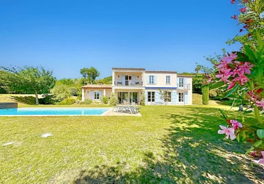 4 Bedroom(s) - 4 Bathroom(s) - 2,500m² land for sale in Var, Provence-Alpes-Côte-d\'Azur, France - FrenchPropertyPortal.com St. Tropez, Grimaud Area for sale for 1,995,000€ in Var, Provence-Alpes-Côte-d\'Azur