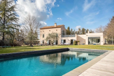 6 Bedroom(s) - 3 Bathroom(s) - 2,460m² land for sale in Bouches-du-Rhône, Provence-Alpes-Côte-d'Azur, France - FrenchPropertyPortal.com Aix en Provence Area for sale for 1,890,000€ in Bouches-du-Rhône, Provence-Alpes-Côte-d'Azur