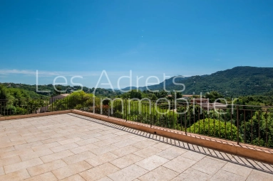 4 Bedroom(s) - 2 Bathroom(s) - 1,500m² land for sale in Var, Provence-Alpes-Côte-d\'Azur, France - FrenchPropertyPortal.com Var Countryside (Fayence, Lorgues, Cotignac) for sale for 1,295,000€ in Var, Provence-Alpes-Côte-d\'Azur