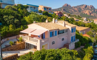 5 Bedroom(s) - 4 Bathroom(s) - 904m² land for sale in Var, Provence-Alpes-Côte-d\'Azur, France - FrenchPropertyPortal.com St Raphaël, Ste Maxime Area for sale for 1,360,000€ in Var, Provence-Alpes-Côte-d\'Azur