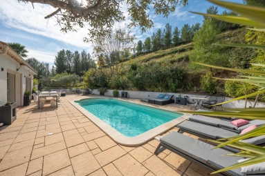 4 Bedroom(s) - 2 Bathroom(s) - 3,178m² land for sale in Bouches-du-Rhône, Provence-Alpes-Côte-d'Azur, France - FrenchPropertyPortal.com Marseille & Cote Bleu for sale for 1,580,000€ in Bouches-du-Rhône, Provence-Alpes-Côte-d'Azur