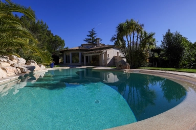 4 Bedroom(s) - 2 Bathroom(s) - 10,000m² land for sale in Bouches-du-Rhône, Provence-Alpes-Côte-d'Azur, France - FrenchPropertyPortal.com Aix en Provence Area for sale for 1,499,000€ in Bouches-du-Rhône, Provence-Alpes-Côte-d'Azur