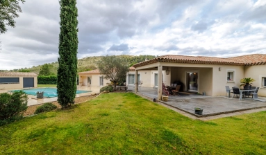 4 Bedroom(s) - 3 Bathroom(s) - 4,000m² land for sale in Bouches-du-Rhône, Provence-Alpes-Côte-d'Azur, France - FrenchPropertyPortal.com Aix en Provence Area for sale for 1,360,000€ in Bouches-du-Rhône, Provence-Alpes-Côte-d'Azur