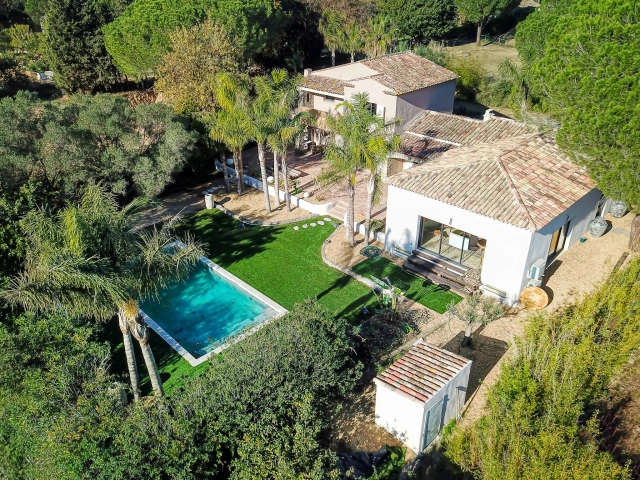 6 Bedroom(s) - 4 Bathroom(s) - 2,000m² land for sale in Var, Provence-Alpes-Côte-d\'Azur, France - FrenchPropertyPortal.com St. Tropez, Grimaud Area for sale for 2,990,000€ in Var, Provence-Alpes-Côte-d\'Azur