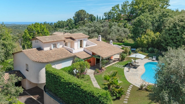 5 Bedroom(s) - 4 Bathroom(s) - 2,515m² land for sale in Alpes-Maritimes, Provence-Alpes-Côte-d'Azur, France - FrenchPropertyPortal.com Mougins, Valbonne, Grasse Area for sale for 1,890,000€ in Alpes-Maritimes, Provence-Alpes-Côte-d'Azur