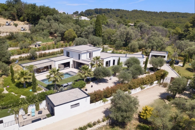 5 Bedroom(s) - 4 Bathroom(s) - 2,700m² land for sale in Alpes-Maritimes, Provence-Alpes-Côte-d'Azur, France - FrenchPropertyPortal.com Mougins, Valbonne, Grasse Area for sale for 2,650,000€ in Alpes-Maritimes, Provence-Alpes-Côte-d'Azur